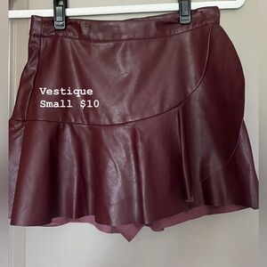 Vestique Maroon Faux leather skort - size s
